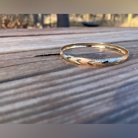 18K Tri-gold 18K Filled Rose Gold/Yellow Gold/White Gold Bangle Bracelet New - Picture 3 of 4